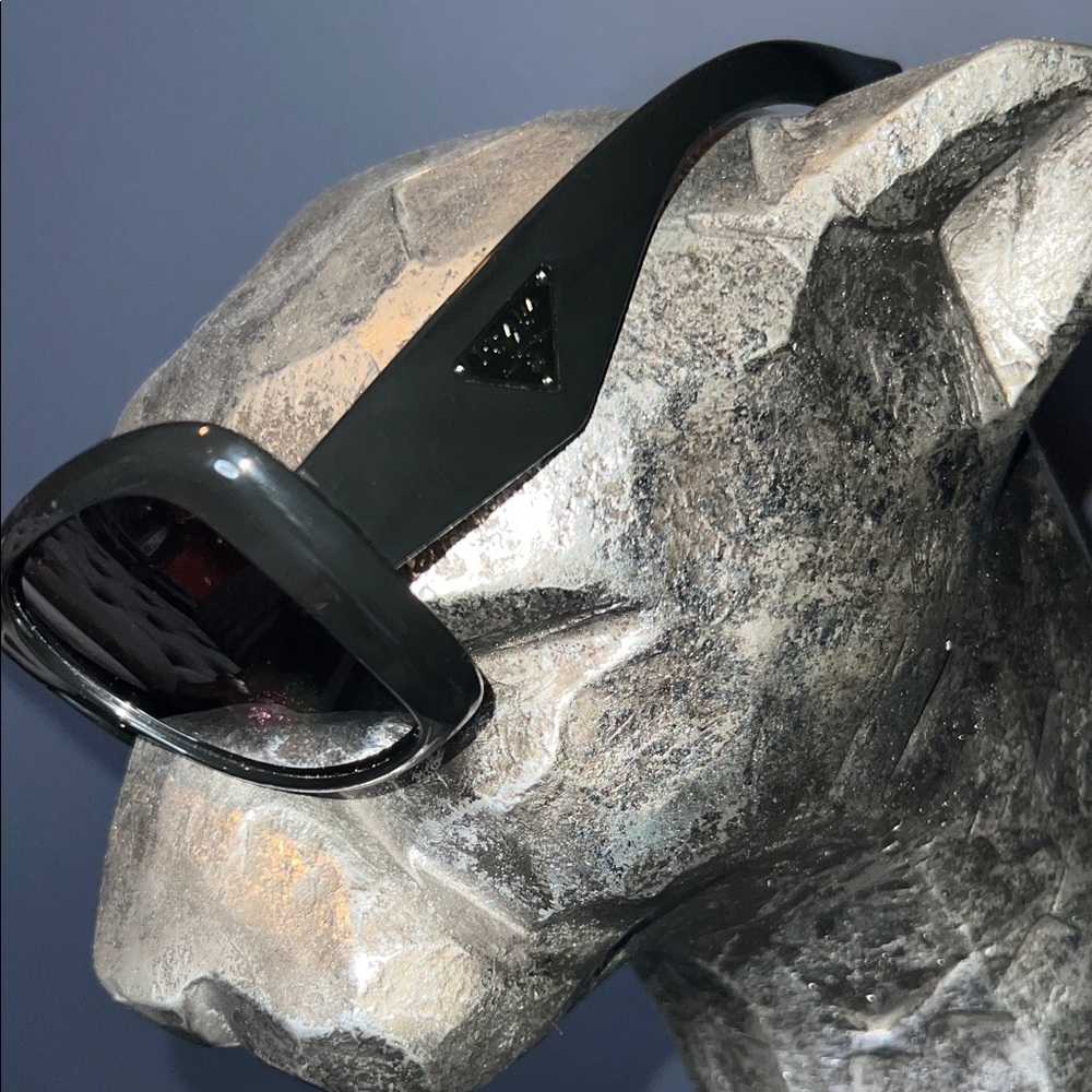 🖤💄 Sleek Noir & Geometric Chic: Prada Symbole Sunglasses 🕶️ - Picture 2 of 5